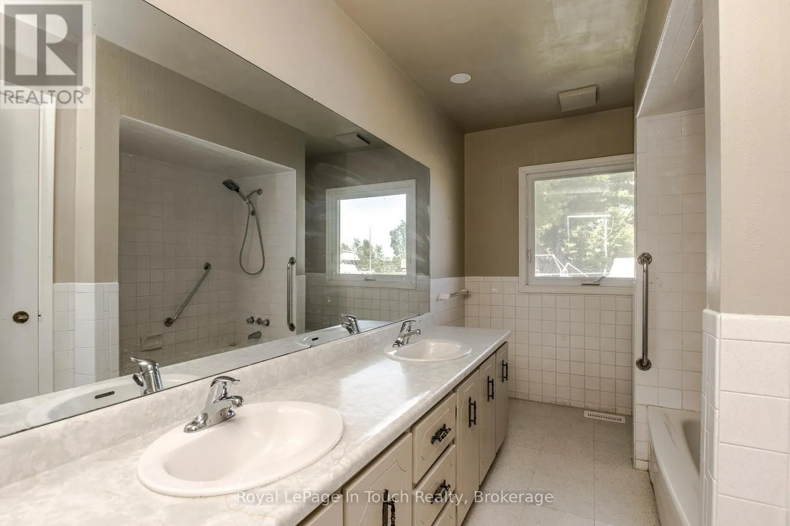 740 BALM BEACH ROAD E