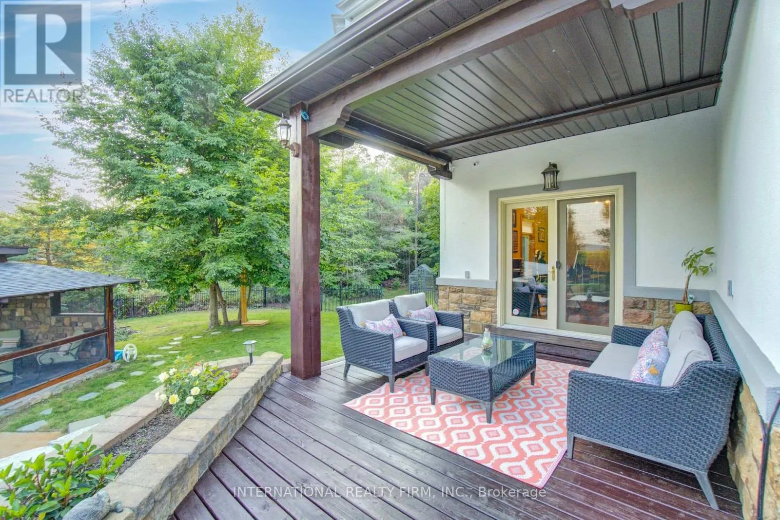 6 PINEHURST LANE