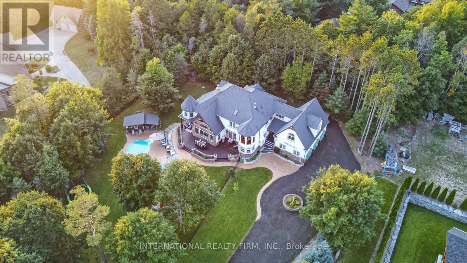 6 PINEHURST LANE