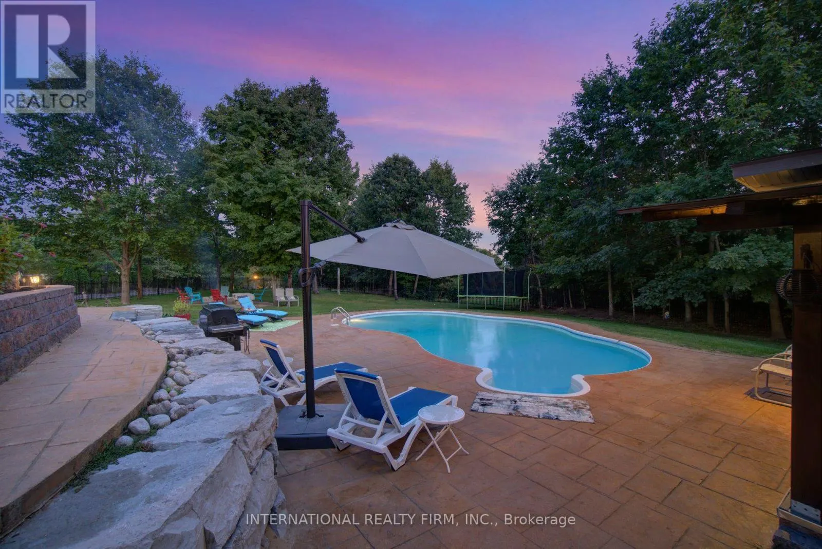 6 PINEHURST LANE