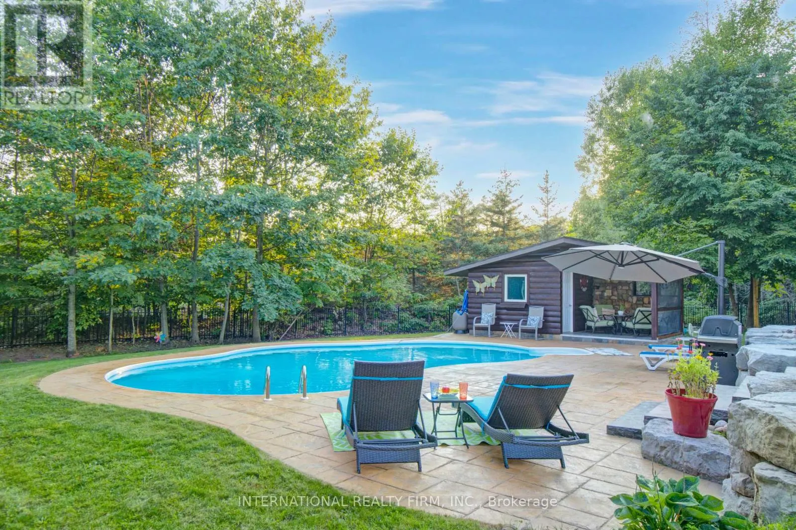 6 PINEHURST LANE