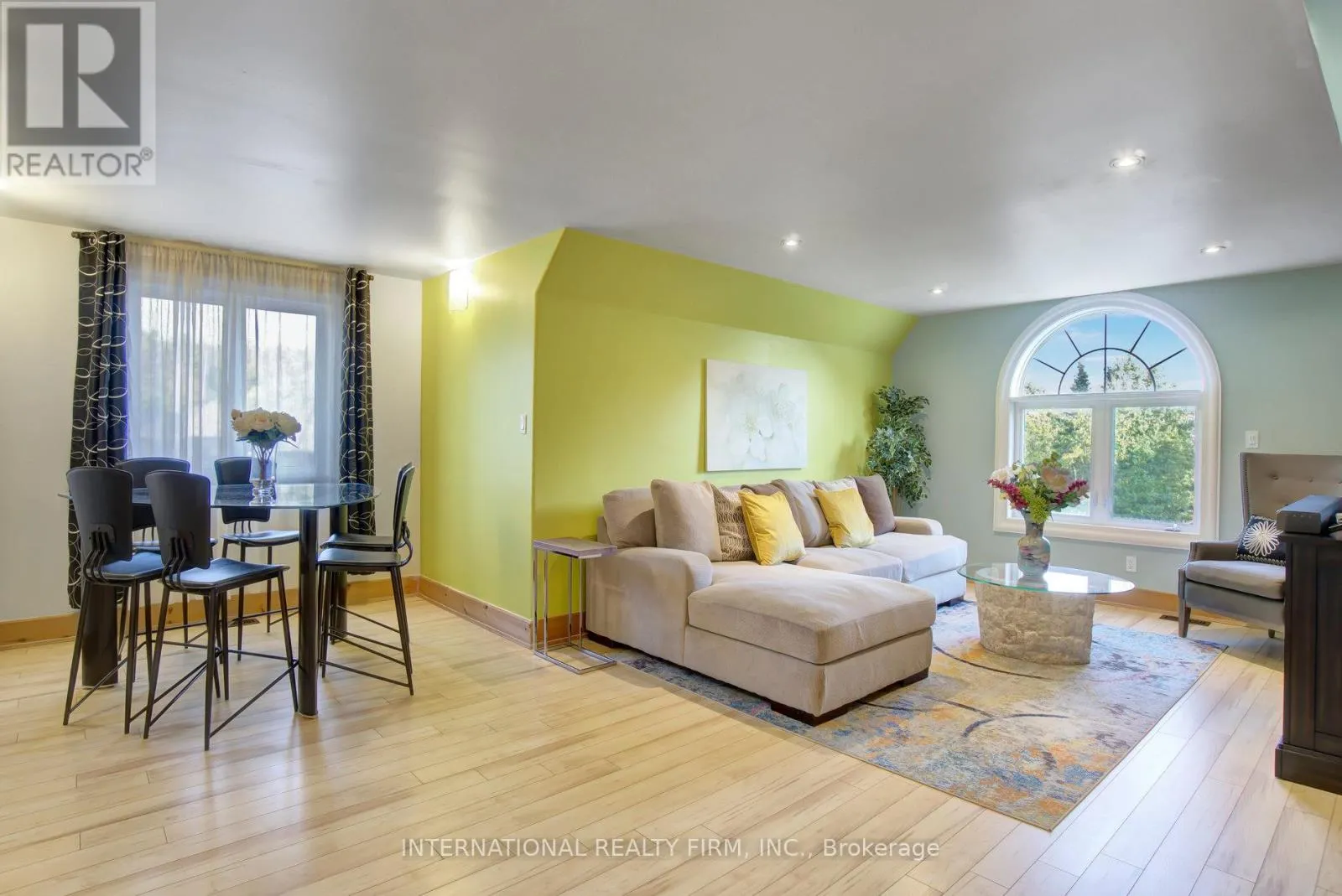 6 PINEHURST LANE