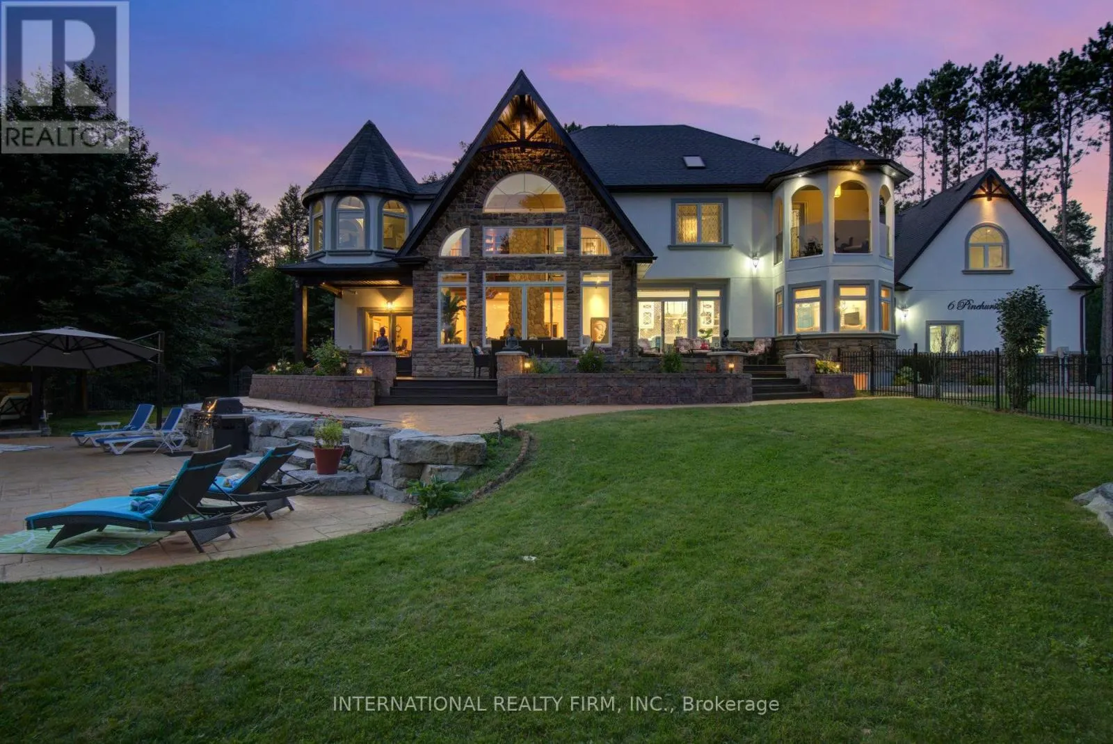 6 PINEHURST LANE