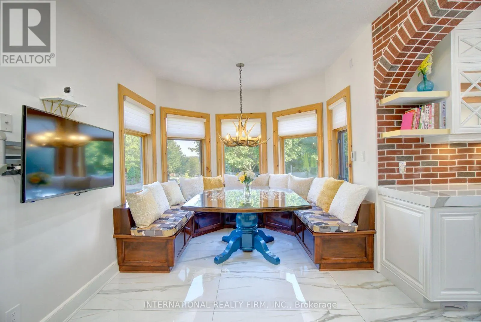 6 PINEHURST LANE