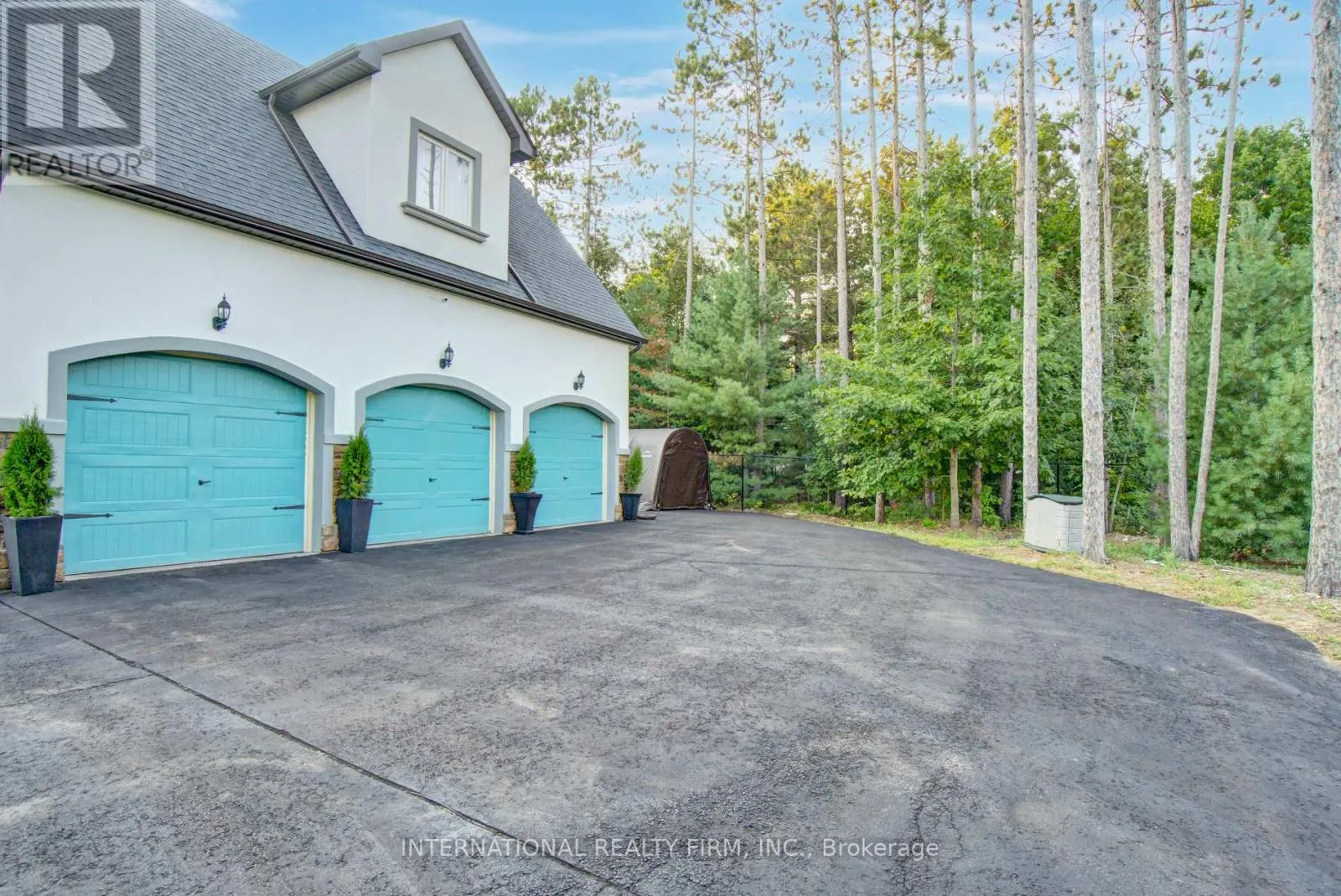 6 PINEHURST LANE