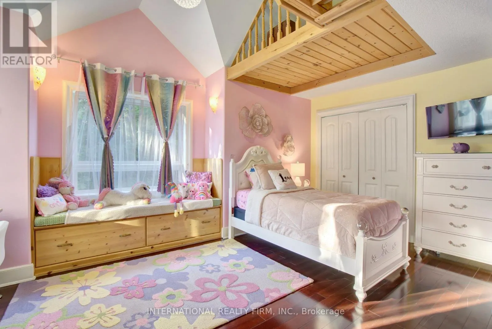 6 PINEHURST LANE