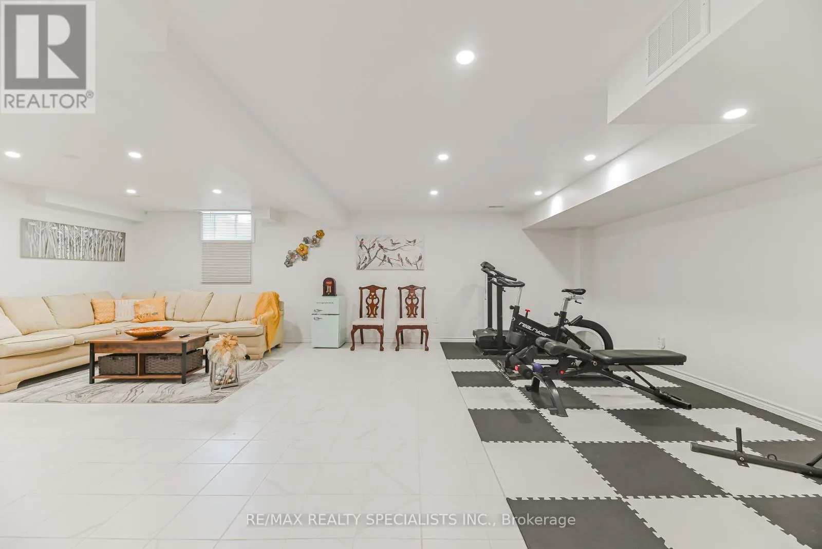 9 ACADEMY AVENUE