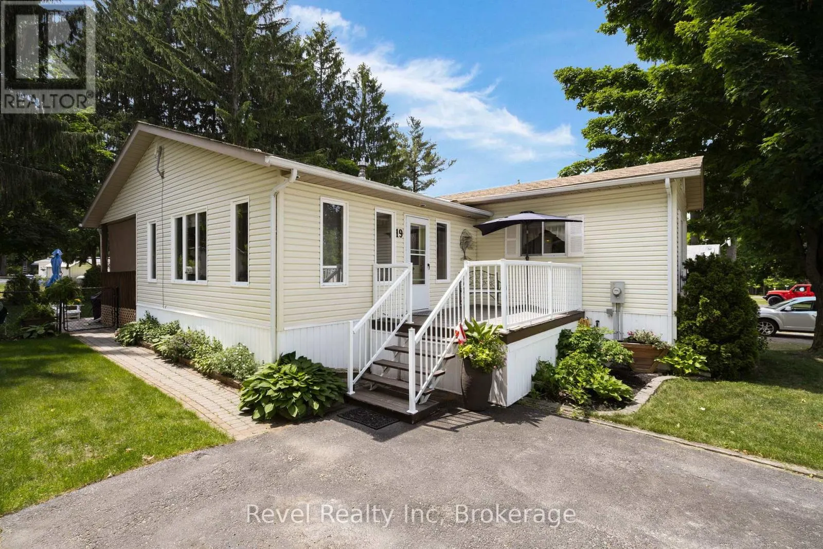 19 - 5411 ELLIOTT SIDE ROAD #19