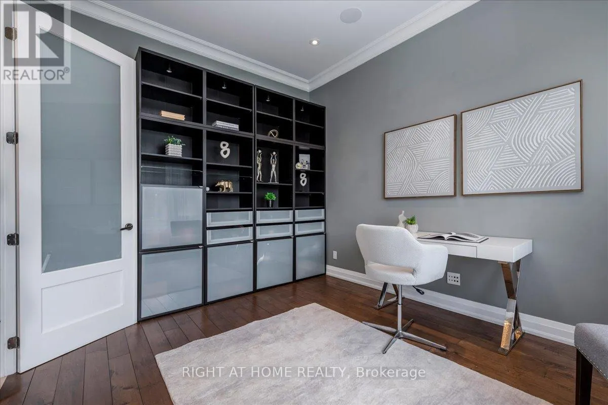 8 LLOYD COOK DRIVE W