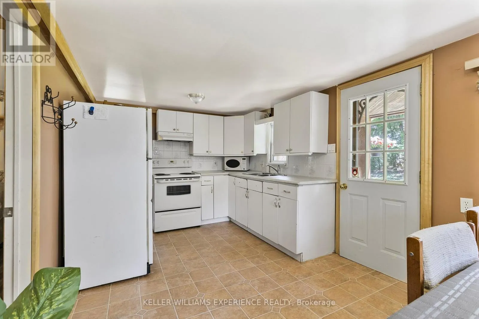 10 SIMCOE ROAD