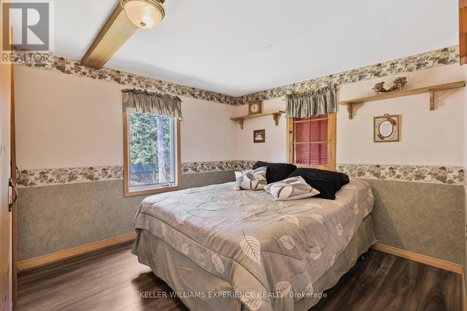 10 SIMCOE ROAD