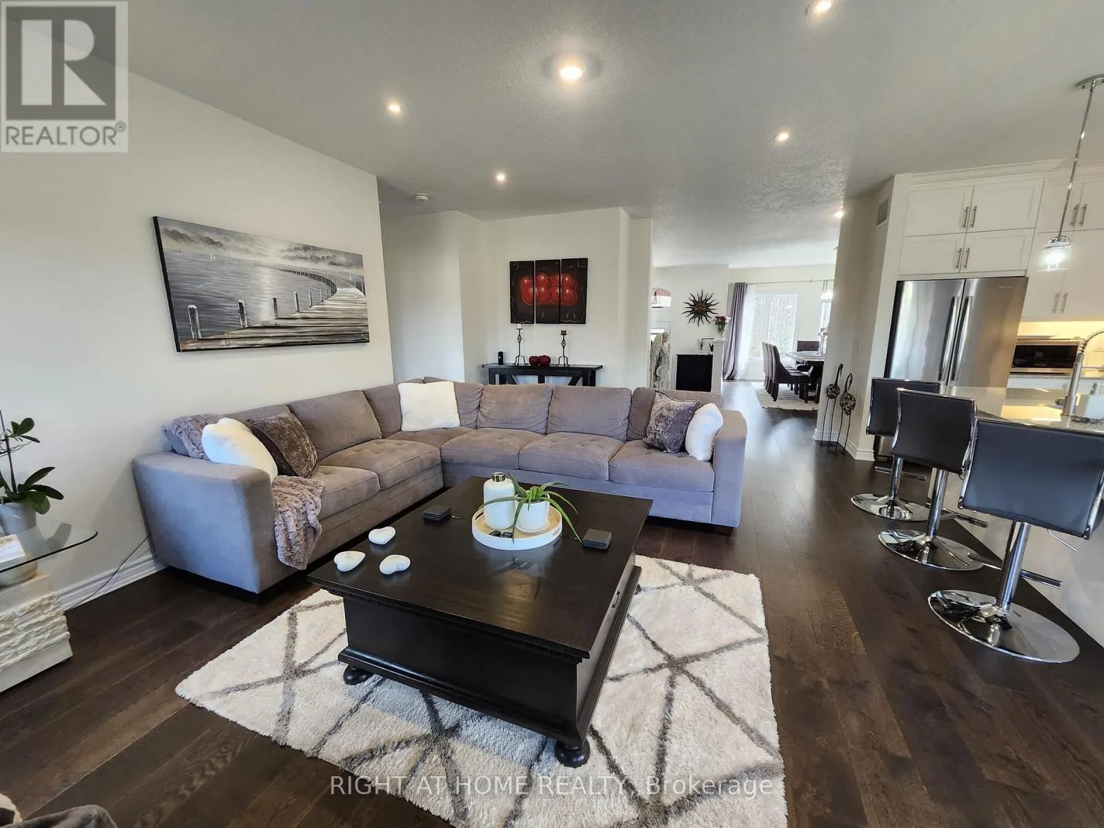 84 DIAMOND VALLEY DRIVE