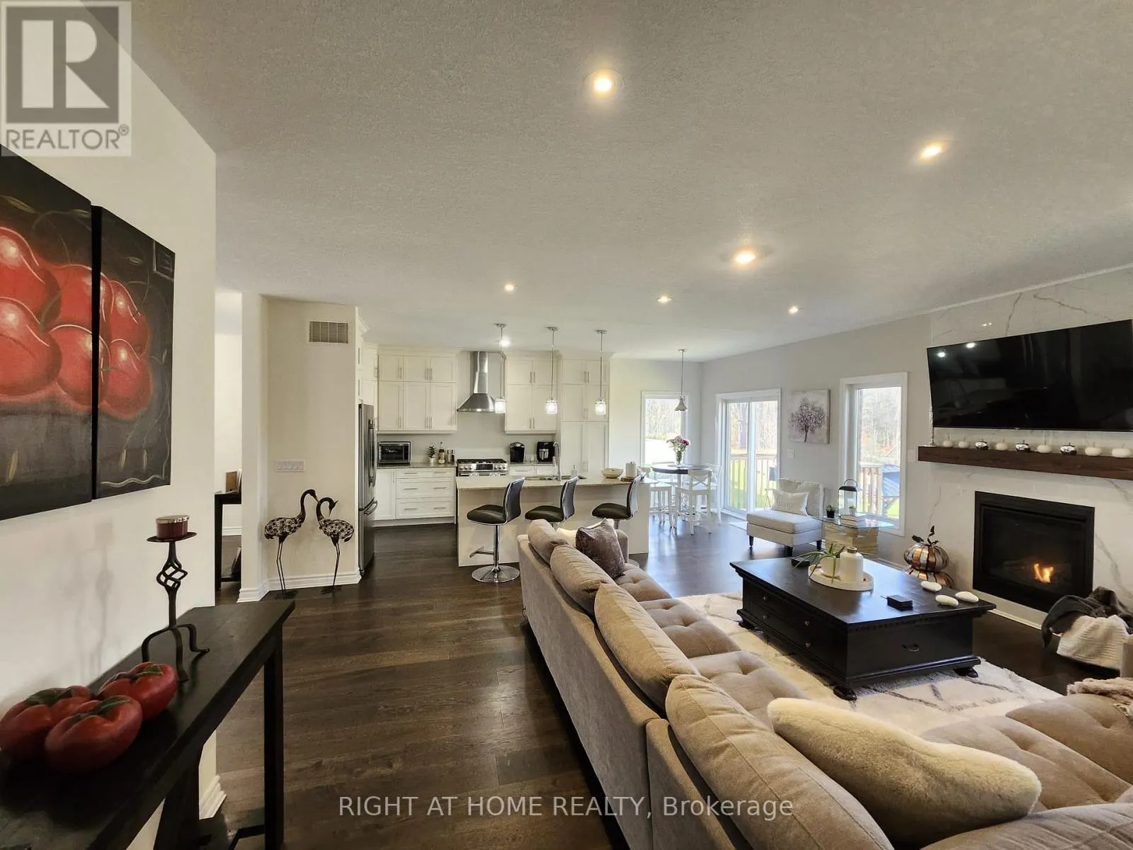 84 DIAMOND VALLEY DRIVE