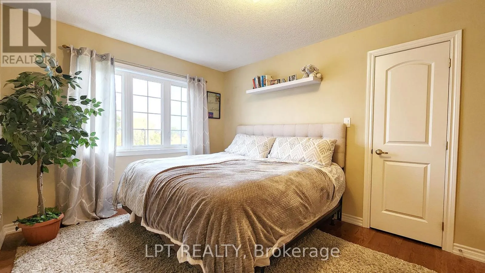 LEASE - 12 PLOWRIGHT ROAD