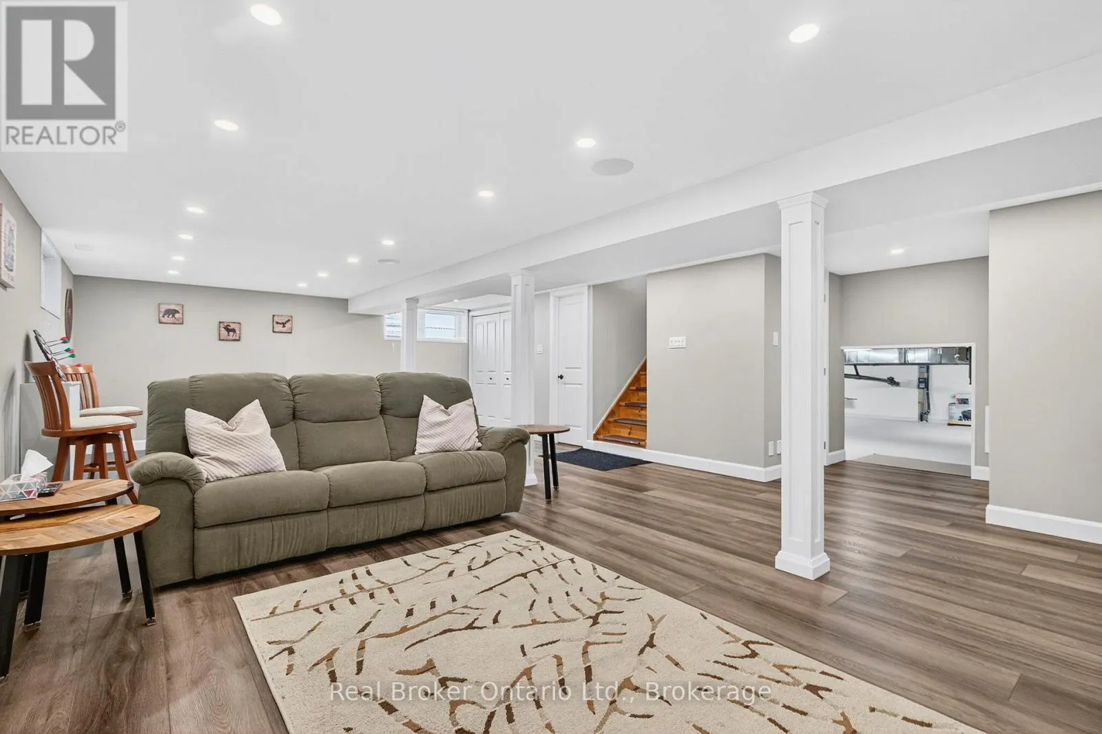 1948 TINY BEACHES ROAD S