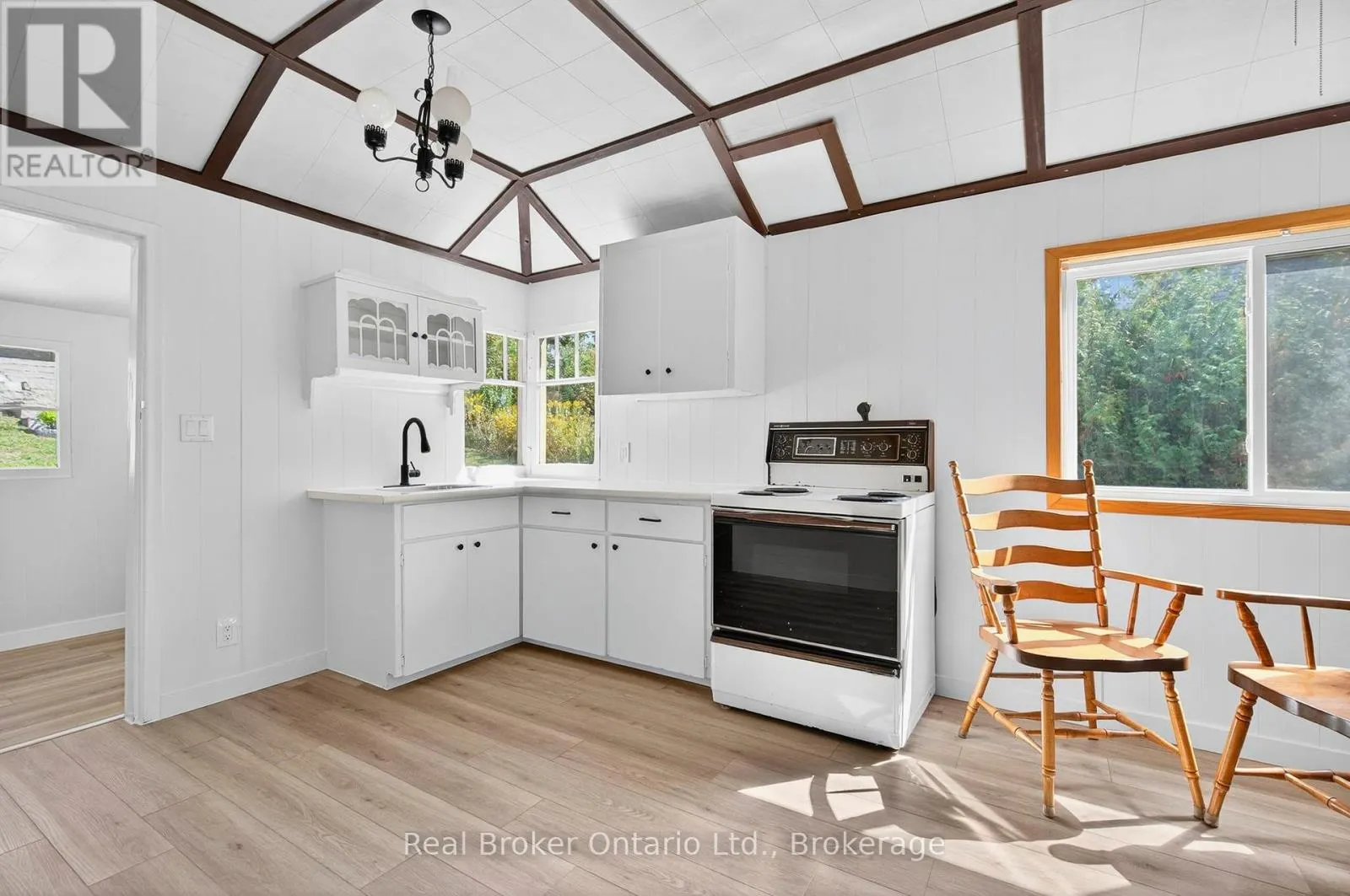 1948 TINY BEACHES ROAD S