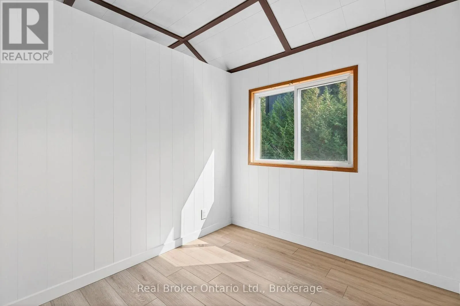 1948 TINY BEACHES ROAD S
