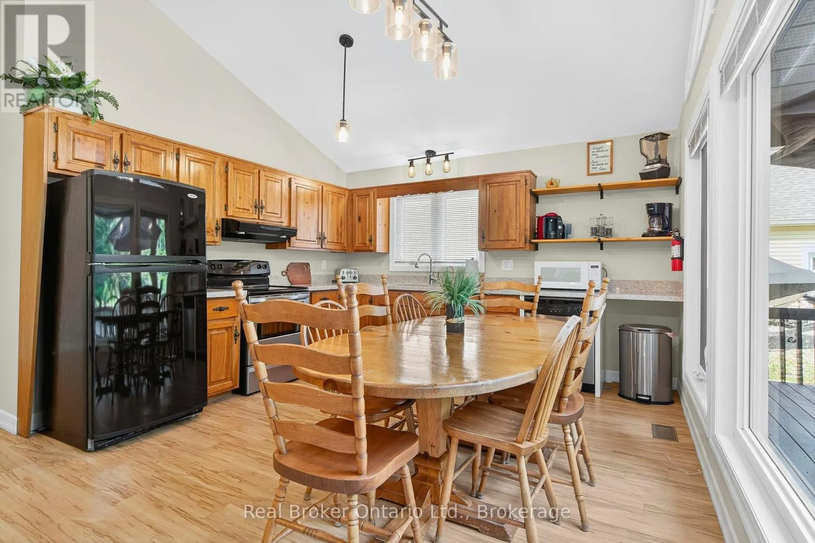 1948 TINY BEACHES ROAD S