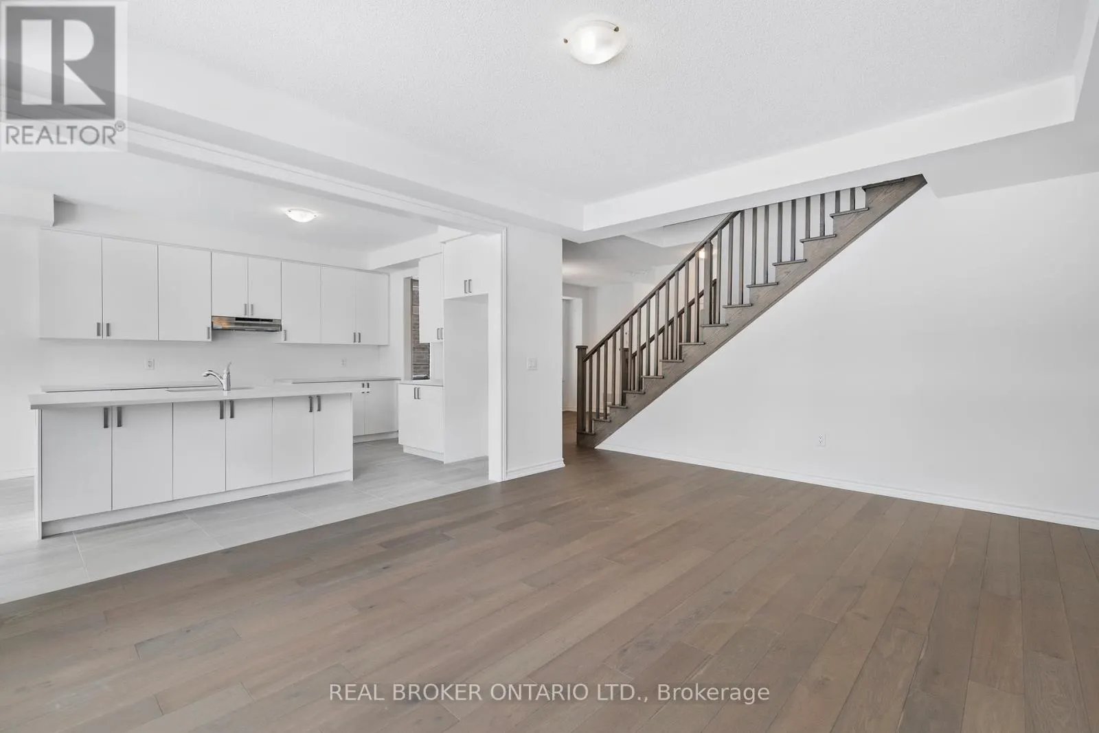 8 DAISY STREET
