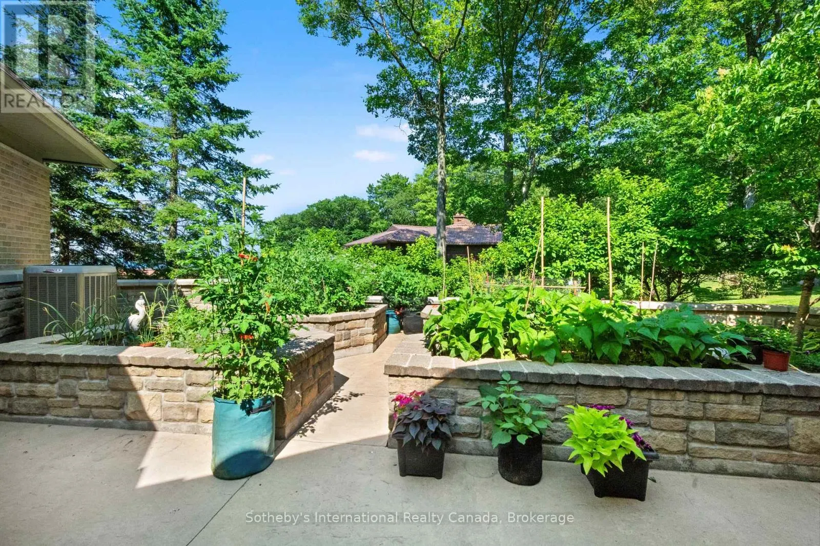 250 GORDON DRIVE