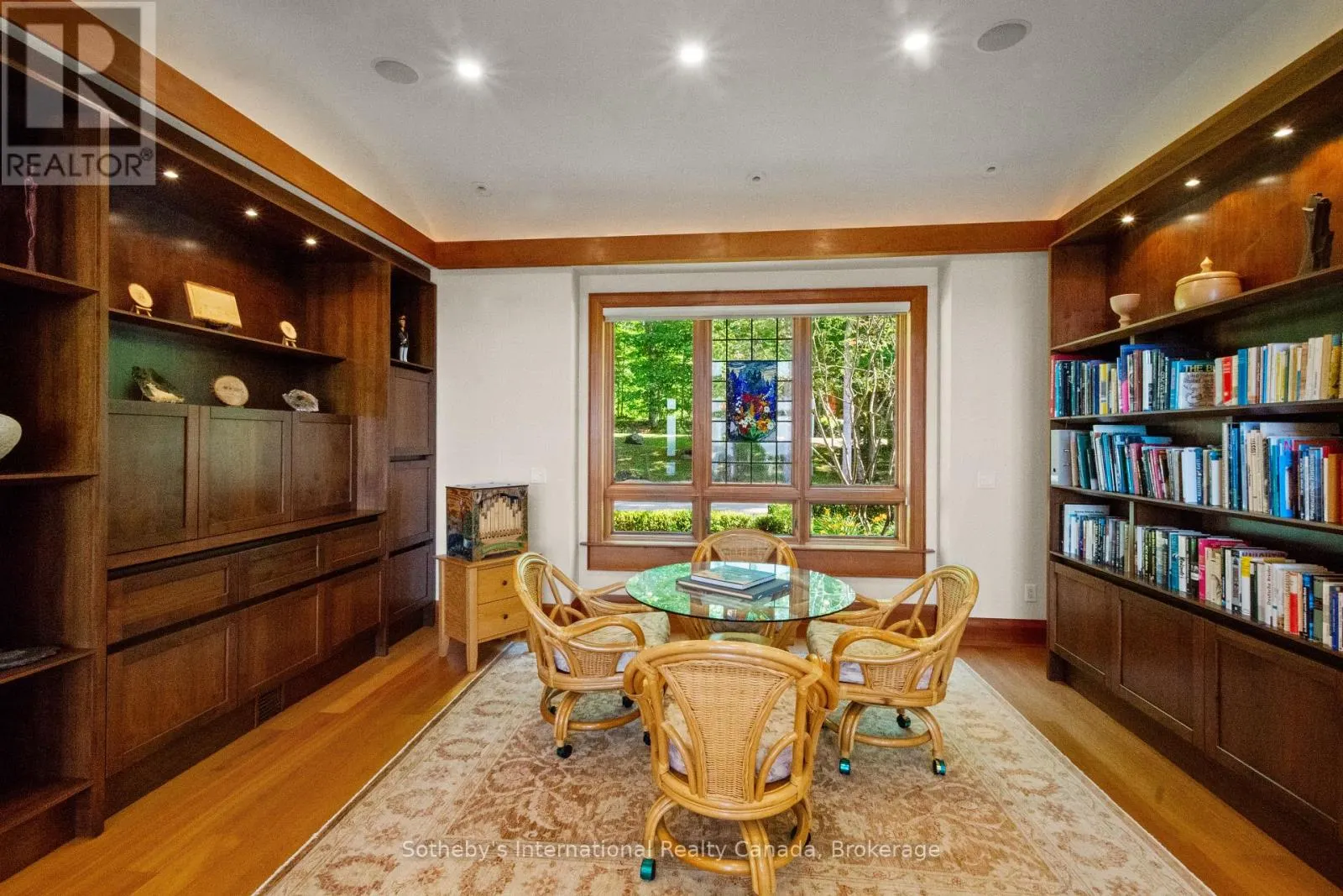 250 GORDON DRIVE
