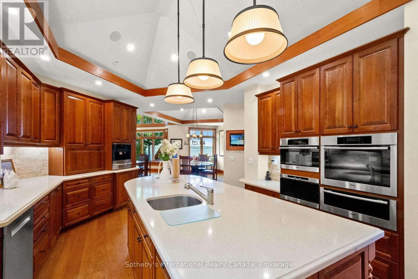 250 GORDON DRIVE