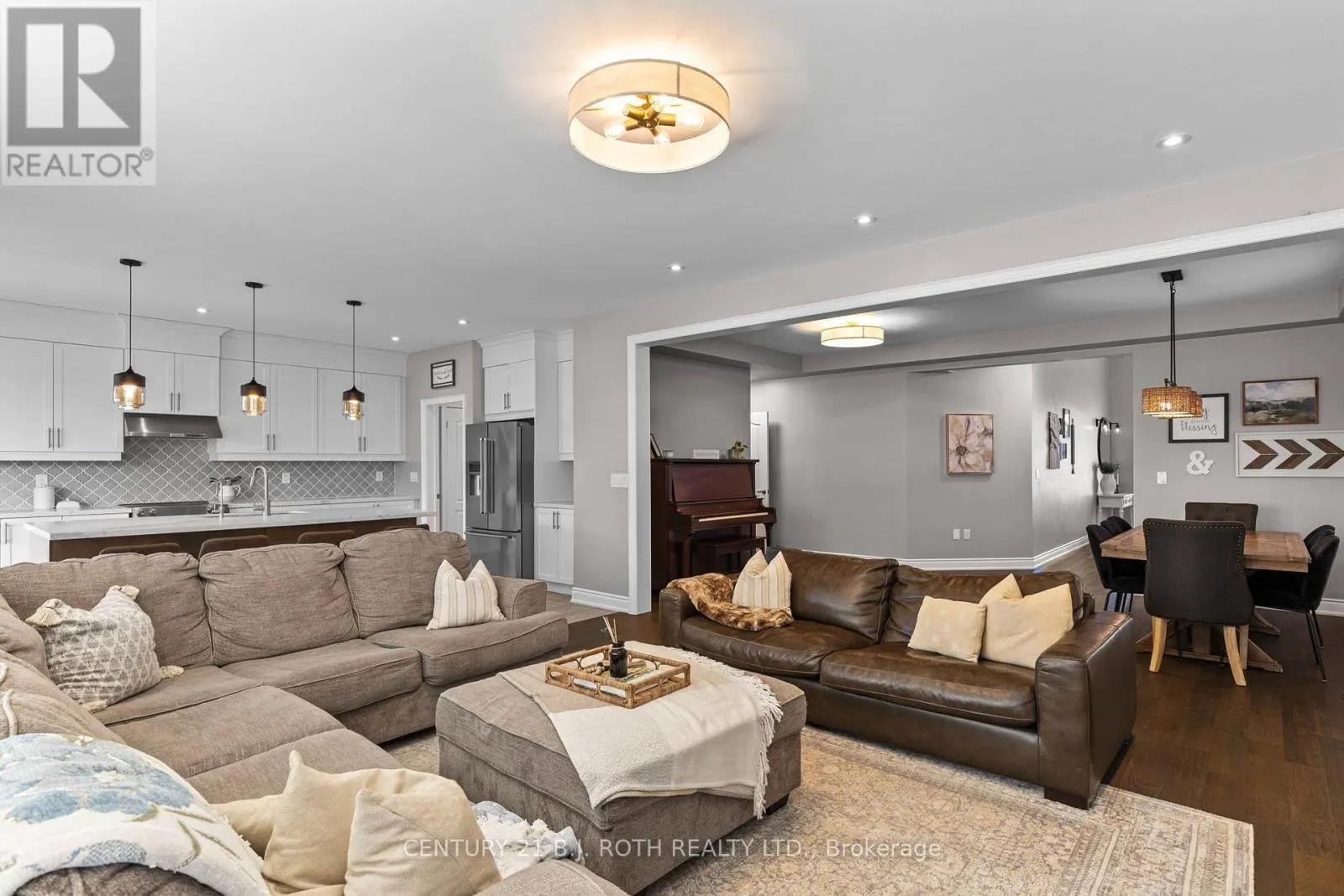 3015 ANNALYSSE DRIVE