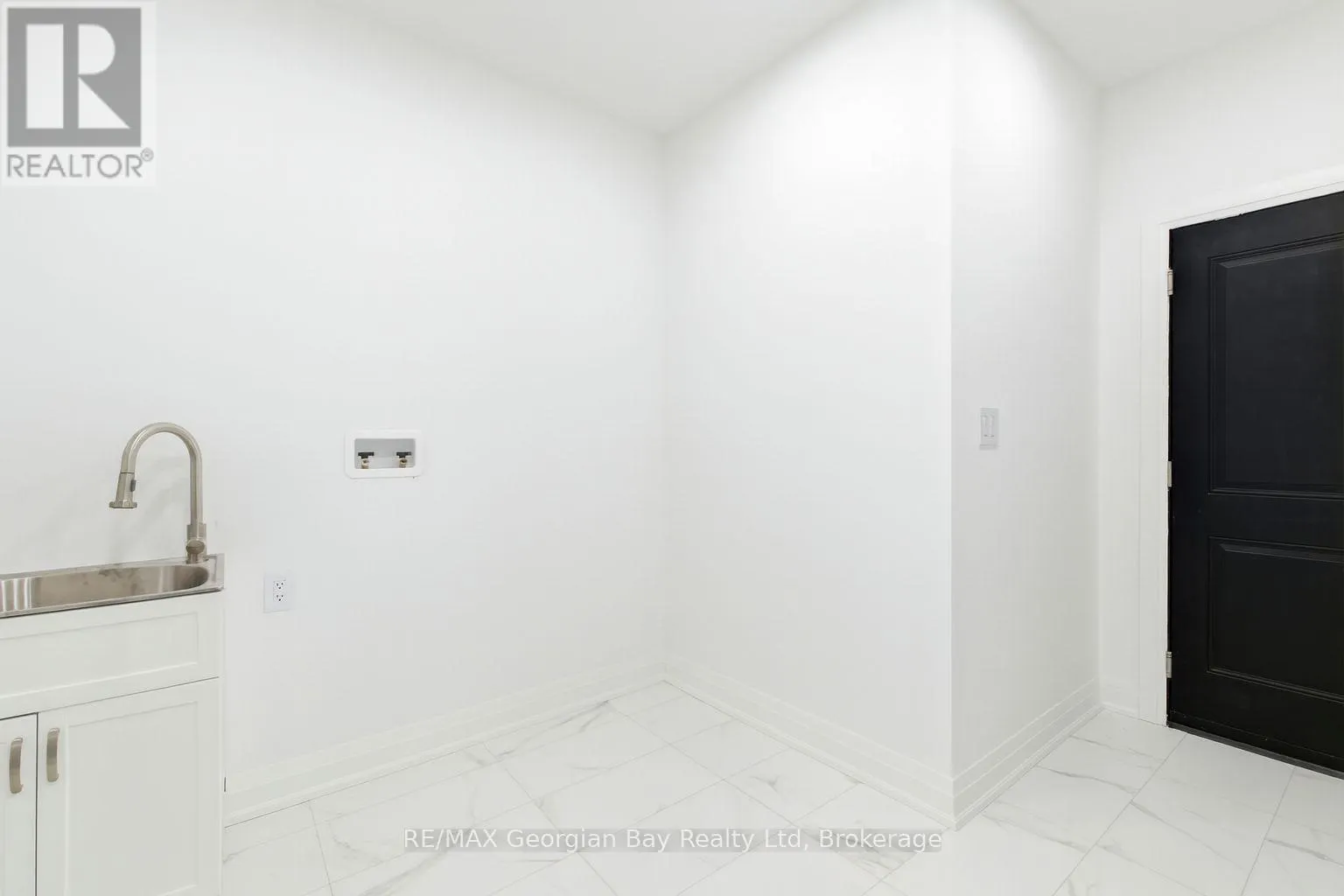 49 BEAUFORT CRESCENT
