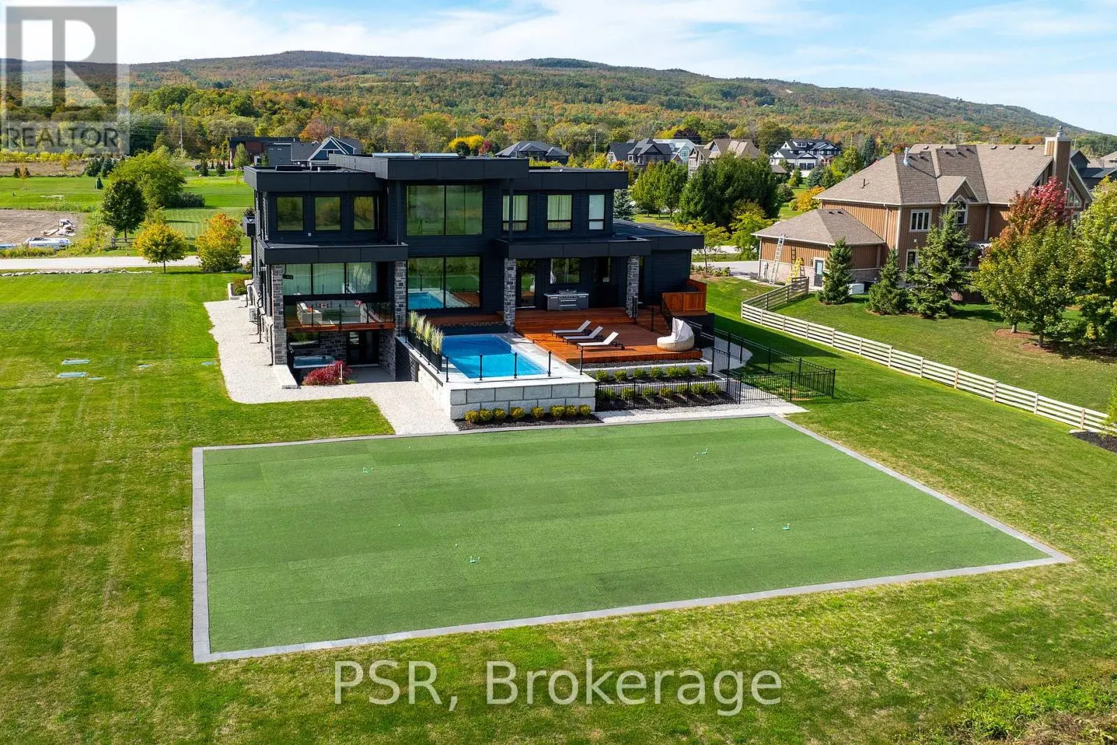4 RAINTREE COURT