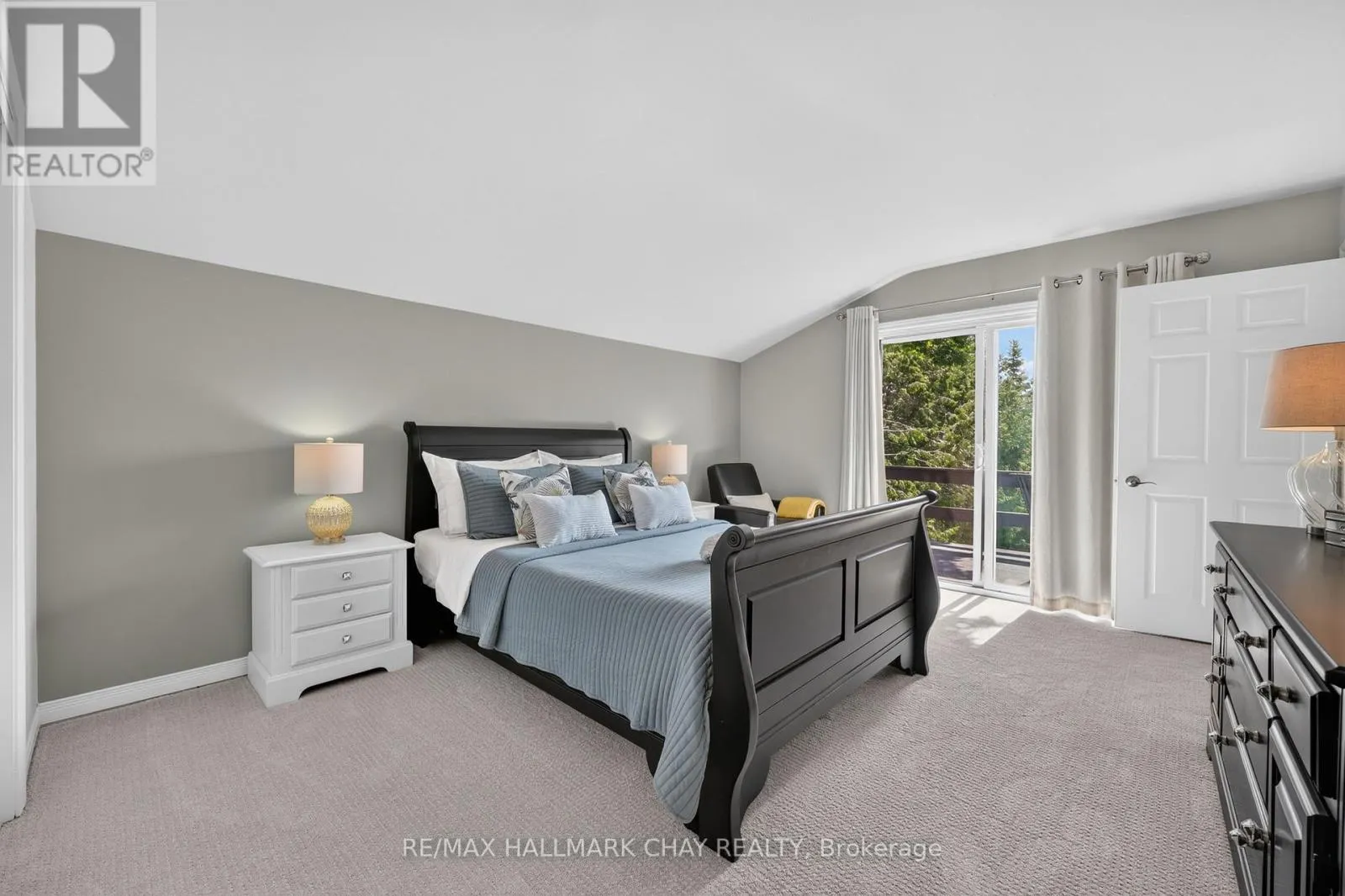 2289 LAKESHORE ROAD E