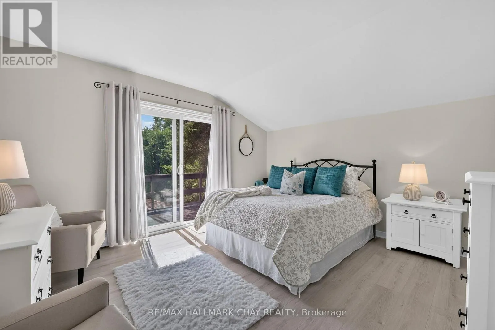 2289 LAKESHORE ROAD E