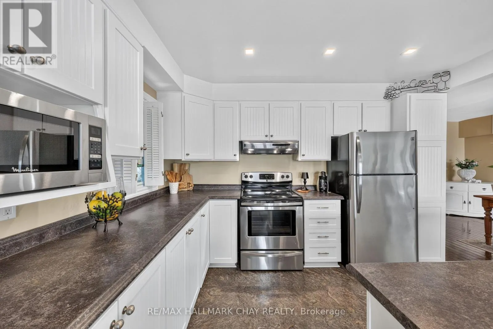 2289 LAKESHORE ROAD E