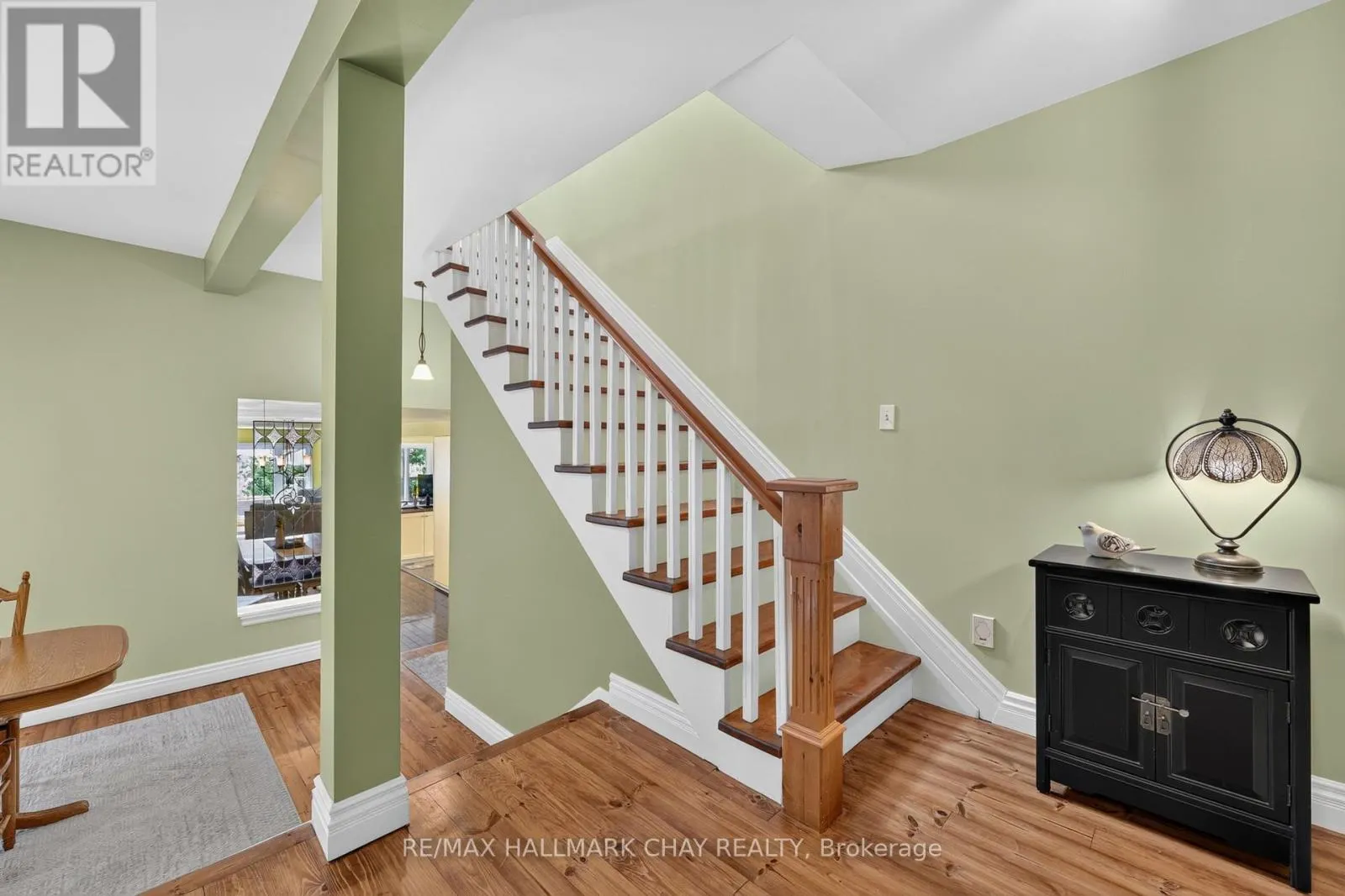 2289 LAKESHORE ROAD E