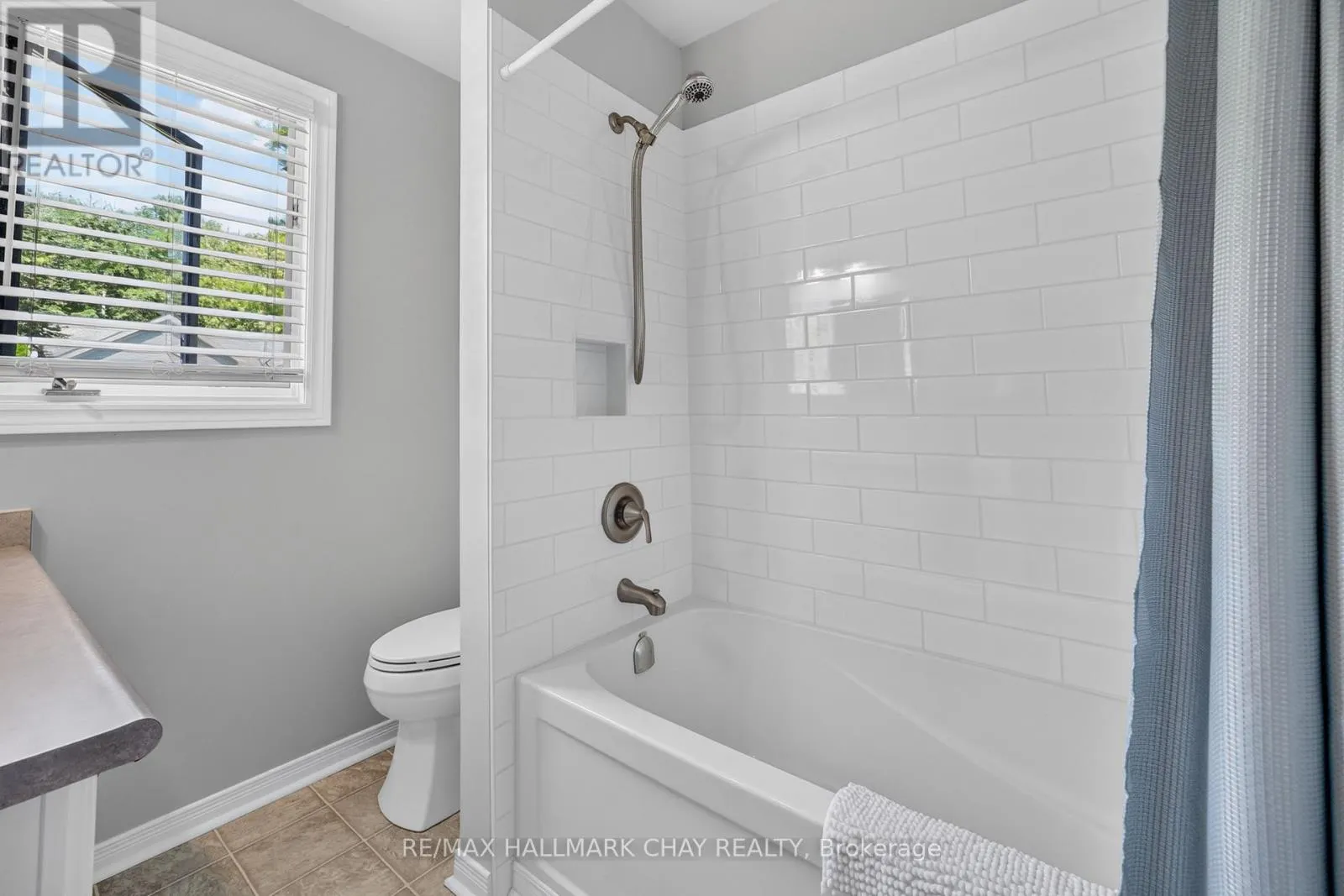 2289 LAKESHORE ROAD E