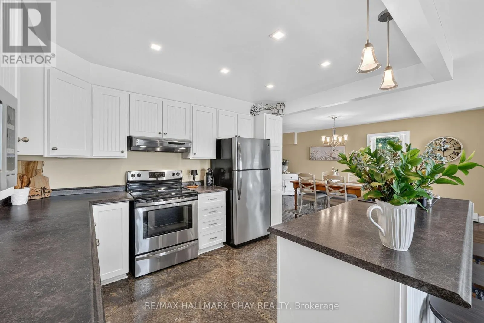 2289 LAKESHORE ROAD E