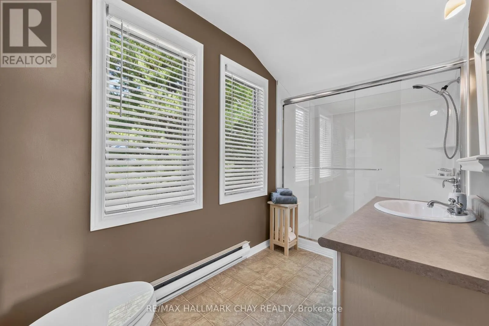 2289 LAKESHORE ROAD E
