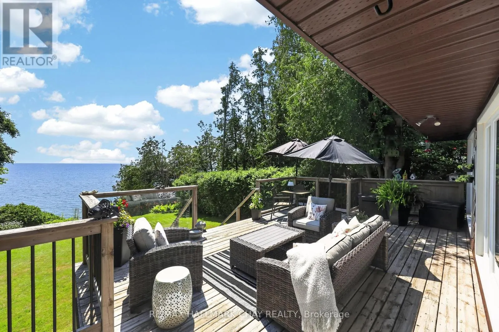 2289 LAKESHORE ROAD E