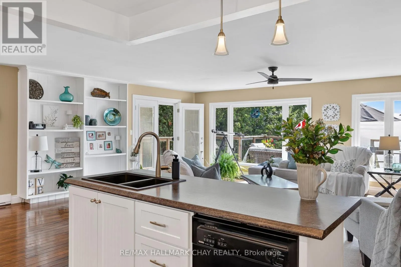 2289 LAKESHORE ROAD E