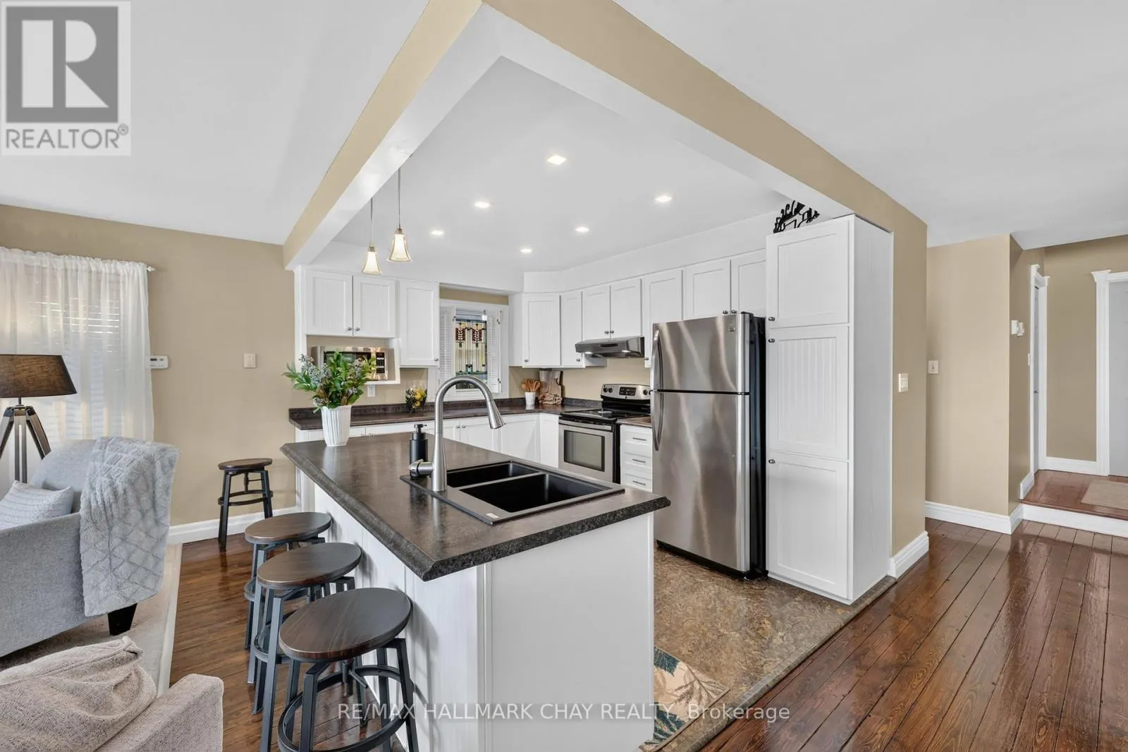 2289 LAKESHORE ROAD E