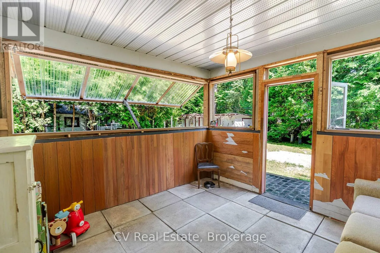 10 BROOKSIDE DRIVE