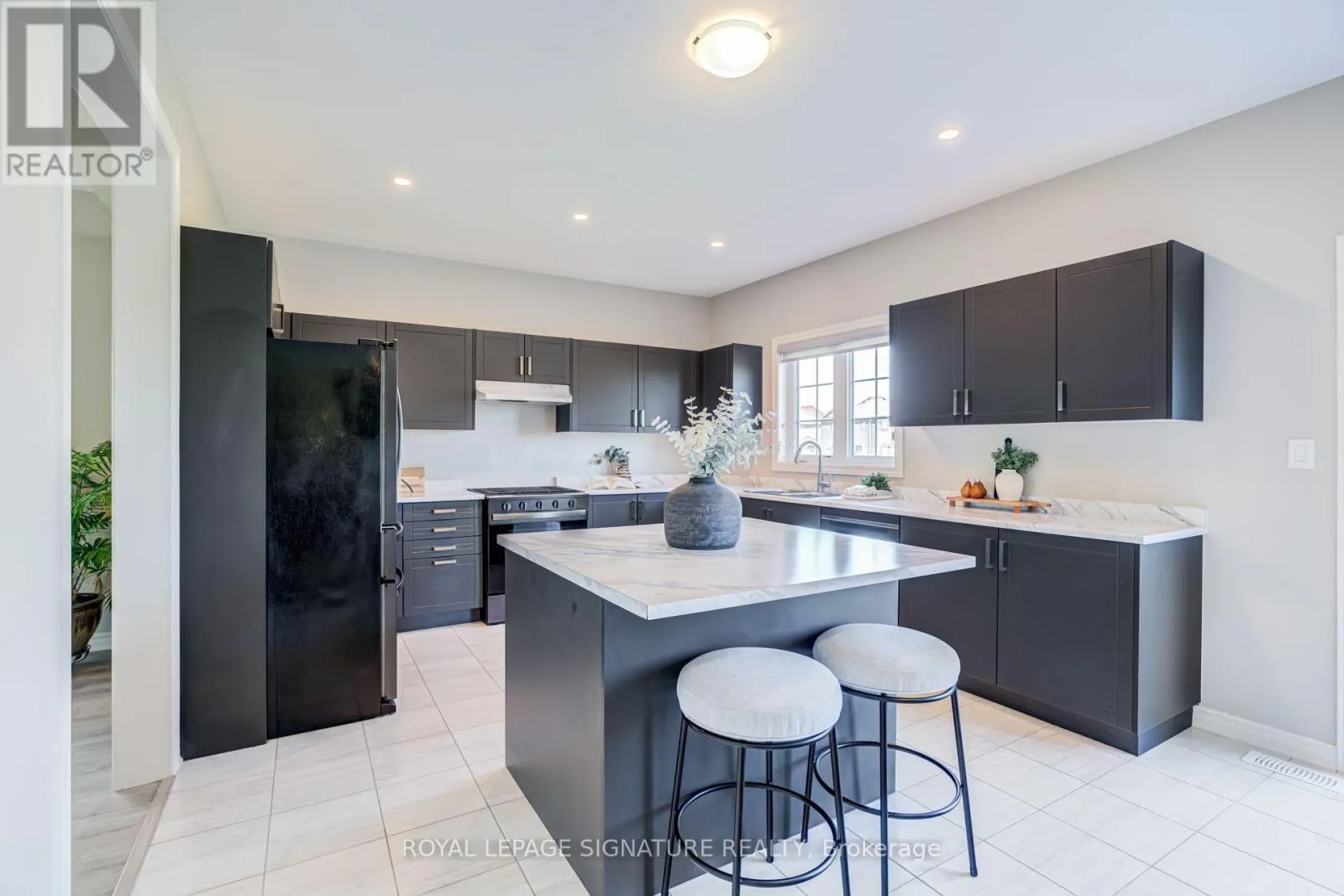 252 SPRINGFIELD CRESCENT