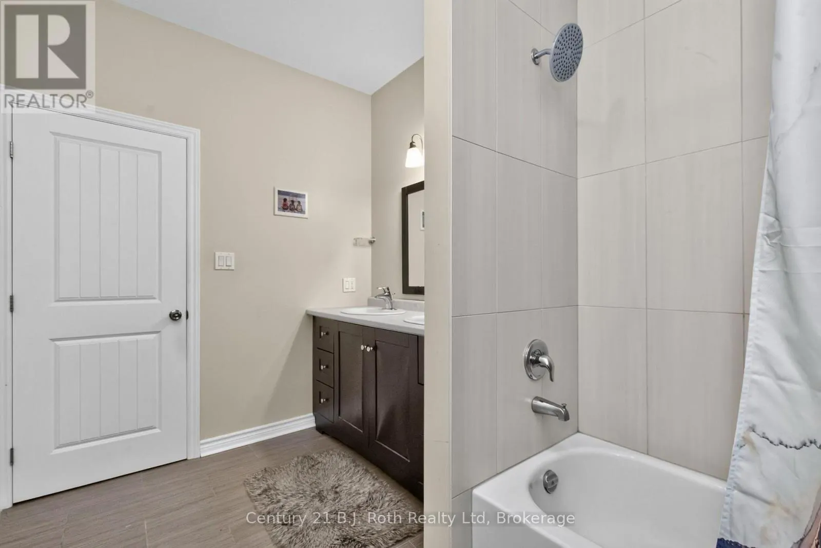 11 RUE KAROLA ROAD