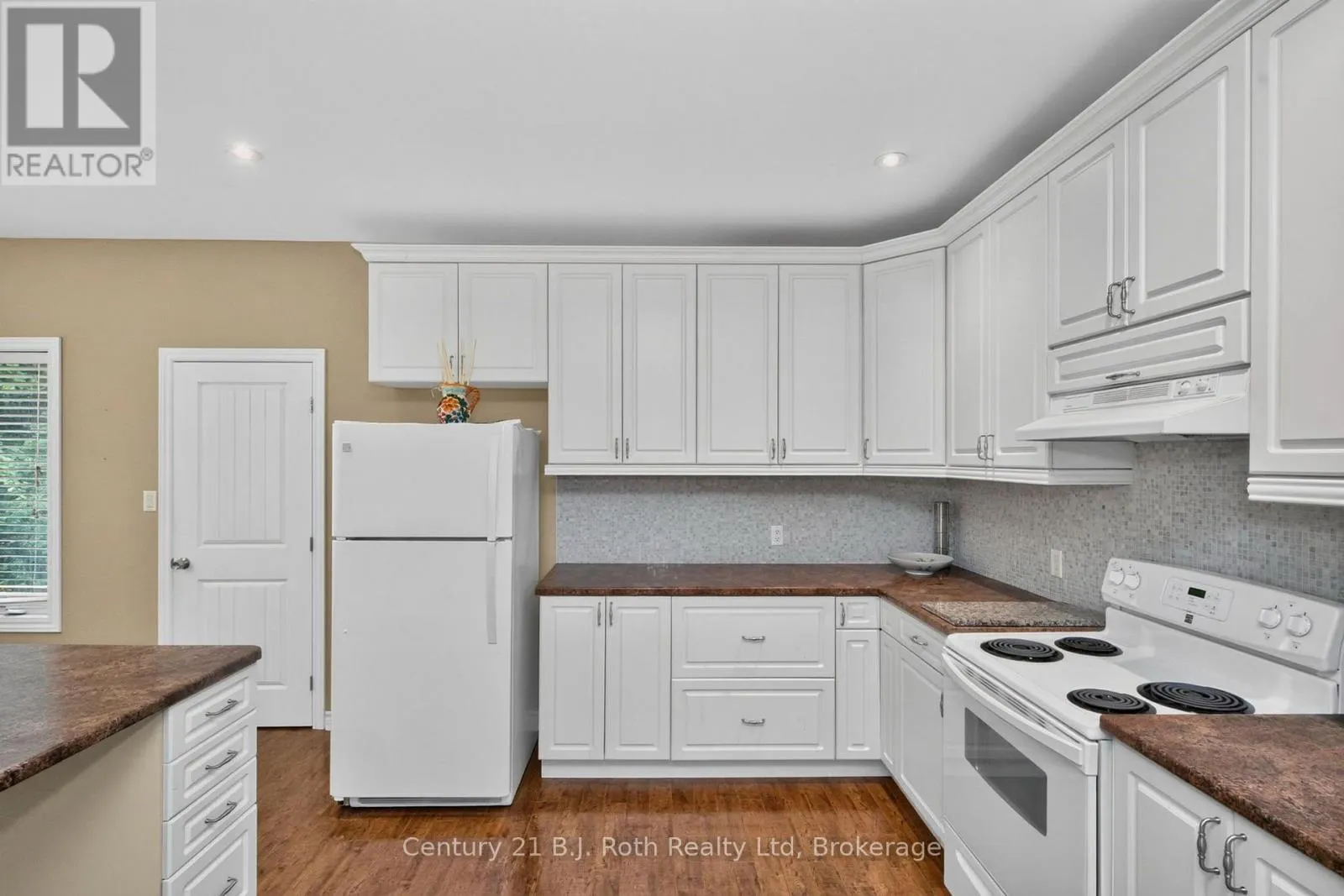 11 RUE KAROLA ROAD