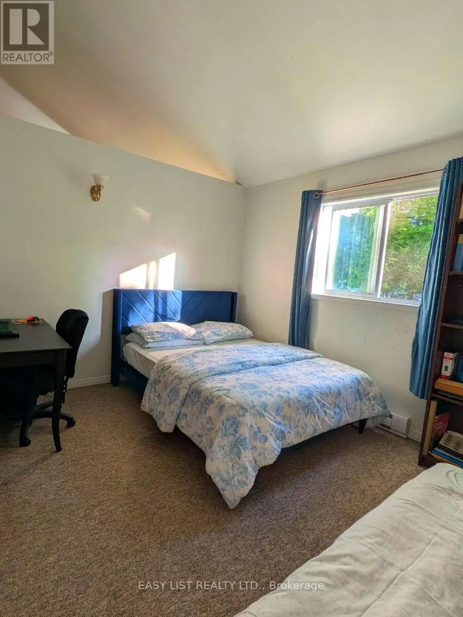 2135 CHAMPLAIN ROAD