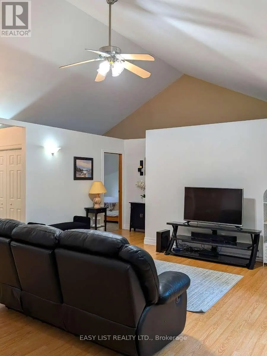 2135 CHAMPLAIN ROAD