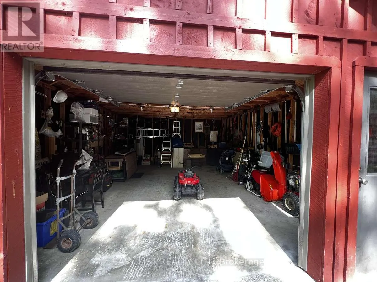 2135 CHAMPLAIN ROAD