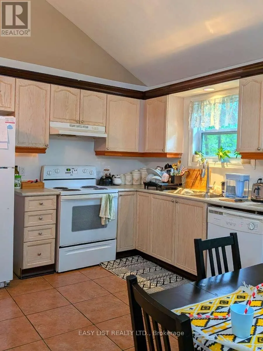 2135 CHAMPLAIN ROAD