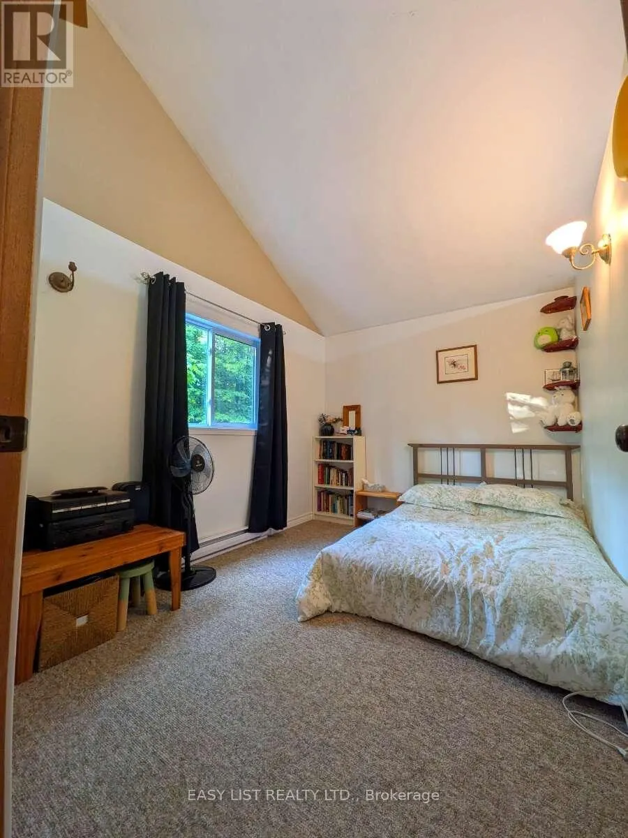 2135 CHAMPLAIN ROAD