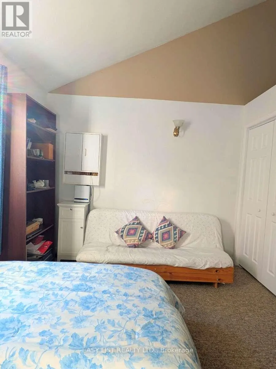2135 CHAMPLAIN ROAD
