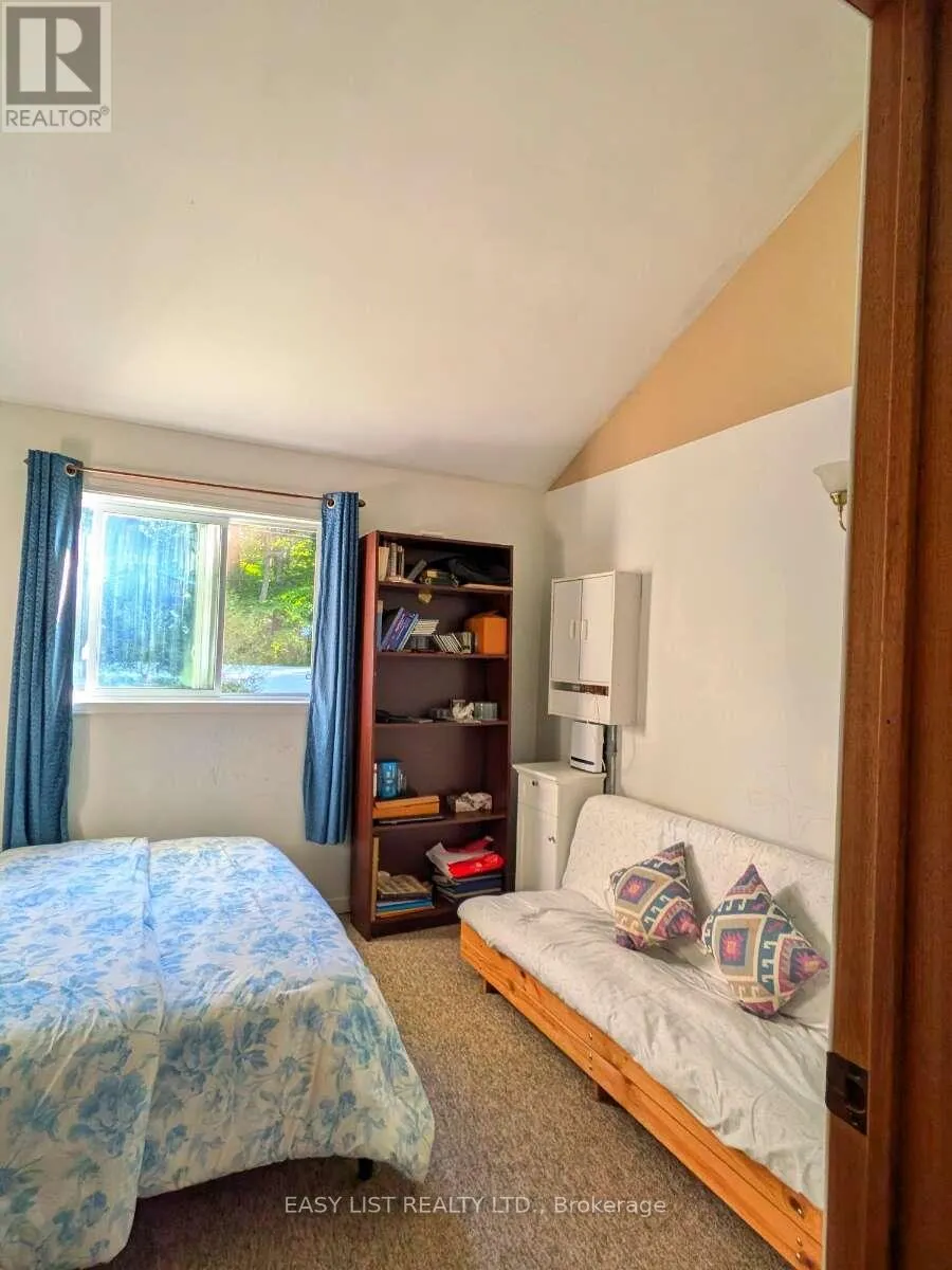 2135 CHAMPLAIN ROAD